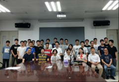 <b>要求一个学期要看完50篇英并做总结演讲</b>